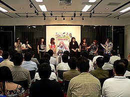 画像ギャラリー No.003のサムネイル画像 / 中2女子におすすめは,やおい漫画? PS2/PSP版「萌え萌え2次大戦(略)☆デラックス」オフラインイベント
