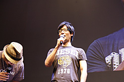 画像ギャラリー No.001のサムネイル画像 / ［TGS 2011］「メタルギア」キャスト陣と須田剛一さんがゲストとして登場したKONAMIブースの超豪華ラストステージ「Kojima Productions SPECIAL STAGE」をレポート