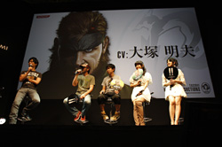 画像ギャラリー No.003のサムネイル画像 / ［TGS 2011］「メタルギア」キャスト陣と須田剛一さんがゲストとして登場したKONAMIブースの超豪華ラストステージ「Kojima Productions SPECIAL STAGE」をレポート