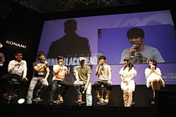 画像ギャラリー No.020のサムネイル画像 / ［TGS 2011］「メタルギア」キャスト陣と須田剛一さんがゲストとして登場したKONAMIブースの超豪華ラストステージ「Kojima Productions SPECIAL STAGE」をレポート