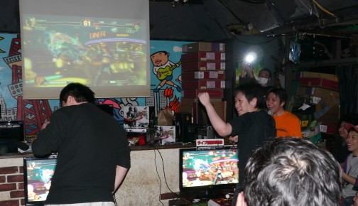 画像ギャラリー No.049のサムネイル画像 / 「ストリートファイターIV」の猛者達が新宿に集結，世界中から注目を集めた格ゲーイベント「GODSGARDEN #2」レポート