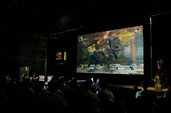 画像ギャラリー No.022のサムネイル画像 / ［COMPUTEX］NVIDIA主催の「ストリートファイターIV」大会に，西川善司が飛び入り参加するの巻
