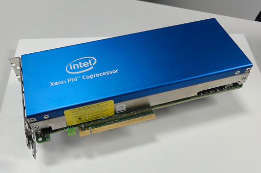 画像ギャラリー No.007のサムネイル画像 / Intel,スーパーコンピュータ向けアクセラレータ「Xeon Phi 5110P」発表。60基のx86コアを1チップ上に集積
