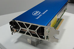画像ギャラリー No.009のサムネイル画像 / Intel,スーパーコンピュータ向けアクセラレータ「Xeon Phi 5110P」発表。60基のx86コアを1チップ上に集積