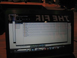画像ギャラリー No.025のサムネイル画像 / ドックにつなぐとPCのように使える新コンセプトスマートフォン「ATRIX 4G」は，スーパーケータイ台風の目となるか
