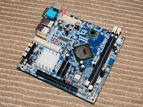 画像ギャラリー No.002のサムネイル画像 / ［COMPUTEX 2008＃13］Mini-ITXで「Crysis」「Bioshock」が動く！ VIA，「Mini-ITX 2.0」＆NVIDIAとの協業を発表