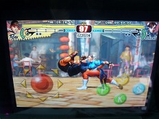 画像ギャラリー No.005のサムネイル画像 / ［TGS 2010］iPhone/iPadコーナーのレポートを掲載。iPhone本体で操作できる4翼式のラジコンヘリコプター「AR.Drone」もプレイアブル展示中