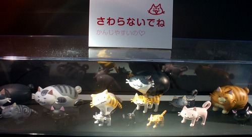画像ギャラリー No.015のサムネイル画像 / ［TGS 2010］iPhone/iPadコーナーのレポートを掲載。iPhone本体で操作できる4翼式のラジコンヘリコプター「AR.Drone」もプレイアブル展示中