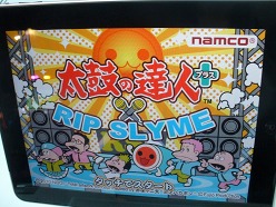 画像ギャラリー No.029のサムネイル画像 / ［TGS 2010］iPhone/iPadコーナーのレポートを掲載。iPhone本体で操作できる4翼式のラジコンヘリコプター「AR.Drone」もプレイアブル展示中