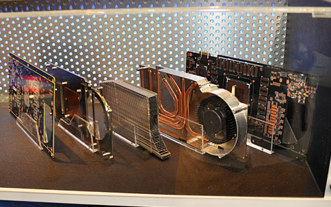 画像ギャラリー No.002のサムネイル画像 / ［COMPUTEX］ASUS，GTX 285を2基搭載した独自設計のGTX 295カード「MARS」