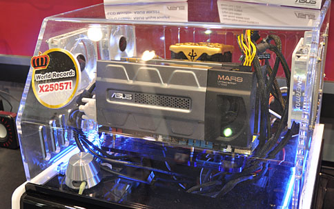 画像ギャラリー No.007のサムネイル画像 / ［COMPUTEX］ASUS，GTX 285を2基搭載した独自設計のGTX 295カード「MARS」