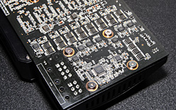 画像ギャラリー No.009のサムネイル画像 / ［COMPUTEX］メモリのレイテンシ設定変更が可能な「MATRIX」に，「Splendid Plus」採用の「Bravo」。ASUSの個性的なグラフィックスカード2枚