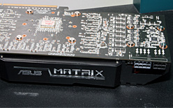 画像ギャラリー No.011のサムネイル画像 / ［COMPUTEX］メモリのレイテンシ設定変更が可能な「MATRIX」に，「Splendid Plus」採用の「Bravo」。ASUSの個性的なグラフィックスカード2枚
