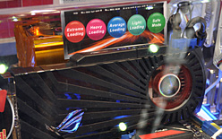 画像ギャラリー No.012のサムネイル画像 / ［COMPUTEX］メモリのレイテンシ設定変更が可能な「MATRIX」に，「Splendid Plus」採用の「Bravo」。ASUSの個性的なグラフィックスカード2枚