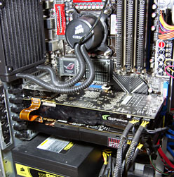 画像ギャラリー No.021のサムネイル画像 / 1枚にGTX 275と“PhysX専用”GTS 250を搭載。EVGA製デュアルGPUカード「CO-OP PhysX」を試す