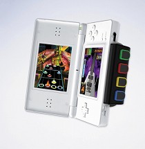 画像ギャラリー No.011のサムネイル画像 / 連載「PCゲームを持ち出そう！」。第54回はNDS用音楽ゲーム「ギターヒーロー オン ツアー」を紹介