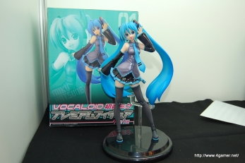 画像ギャラリー No.006のサムネイル画像 / 3D立体視対応筐体の「METAL GEAR ARCADE」，初音ミクが歌う「Project DIVA ARCADE」，「ラブプラス」プライズアイテムなどを見つけた，AOU2010 アミューズメント・エキスポレポート