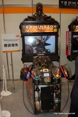 画像ギャラリー No.040のサムネイル画像 / 3D立体視対応筐体の「METAL GEAR ARCADE」，初音ミクが歌う「Project DIVA ARCADE」，「ラブプラス」プライズアイテムなどを見つけた，AOU2010 アミューズメント・エキスポレポート