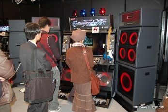 画像ギャラリー No.044のサムネイル画像 / 3D立体視対応筐体の「METAL GEAR ARCADE」，初音ミクが歌う「Project DIVA ARCADE」，「ラブプラス」プライズアイテムなどを見つけた，AOU2010 アミューズメント・エキスポレポート