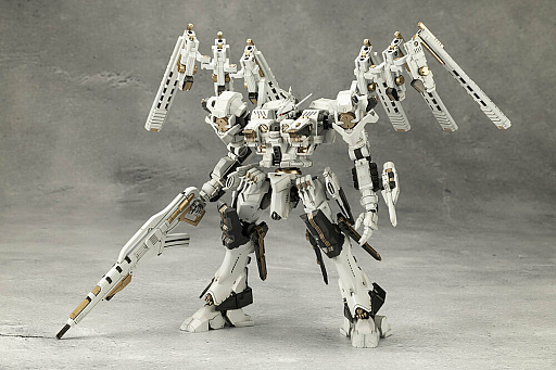 画像ギャラリー No.001のサムネイル画像 / 「アーマード・コア フォーアンサー」ノブリス・オブリージュのプラモデルが武装パーツを追加した新エディションとなって久々の再販