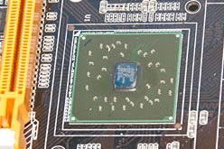 画像ギャラリー No.007のサムネイル画像 / CeBIT 2010会場に展示されたAMD 8マザーボード一斉チェック。最大の話題は“コア数アンロック機能”