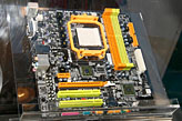画像ギャラリー No.014のサムネイル画像 / CeBIT 2010会場に展示されたAMD 8マザーボード一斉チェック。最大の話題は“コア数アンロック機能”