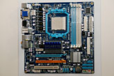 画像ギャラリー No.019のサムネイル画像 / CeBIT 2010会場に展示されたAMD 8マザーボード一斉チェック。最大の話題は“コア数アンロック機能”