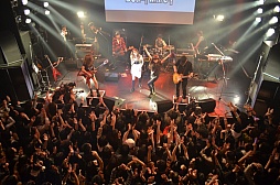 画像ギャラリー No.032のサムネイル画像 / 石元丈晴氏率いるThe Death Marchが「A-EAST」ならぬ「O-WEST」に登場。「すばらしきこのせかい」のライブイベントレポート
