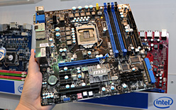 画像ギャラリー No.005のサムネイル画像 / ［COMPUTEX］Intelのベンチマーク担当に，LynnfieldやArrandaleなどの話をいろいろ聞いてきた