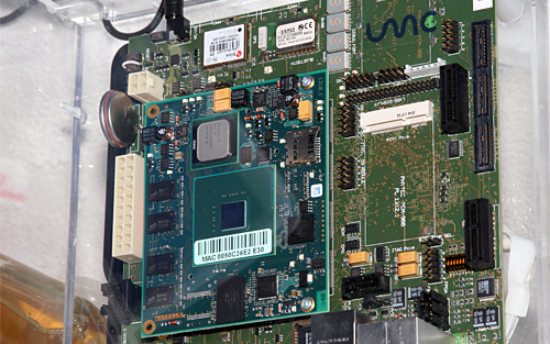 画像ギャラリー No.012のサムネイル画像 / Intel，CeBIT 2009で32nmプロセスの現状を紹介し，32nmプロセスCPUのClarkdaleとArrandaleをデモ