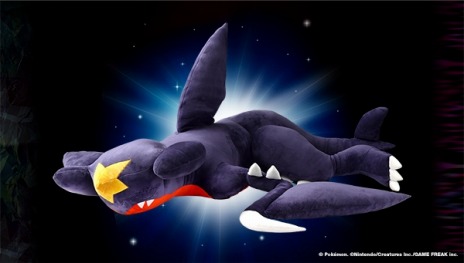 画像ギャラリー No.004のサムネイル画像 / 「ポケモン ダイヤモンド・パール」のマッハポケモン“ガブリアス”のビッグサイズクッションが登場。予約受付を開始