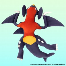 画像ギャラリー No.016のサムネイル画像 / 「ポケモン ダイヤモンド・パール」のマッハポケモン“ガブリアス”のビッグサイズクッションが登場。予約受付を開始