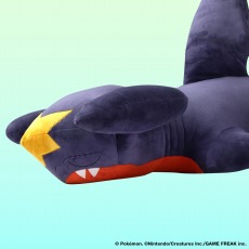 画像ギャラリー No.018のサムネイル画像 / 「ポケモン ダイヤモンド・パール」のマッハポケモン“ガブリアス”のビッグサイズクッションが登場。予約受付を開始
