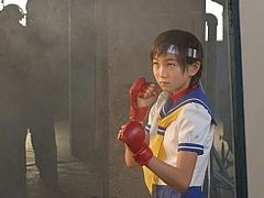 画像ギャラリー No.002のサムネイル画像 / 「ストリートファイターIV」のテレビCFは高田光莉さん演じる「さくら」が主役！　撮影現場の様子をお届け