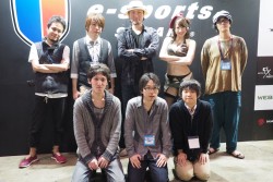 画像ギャラリー No.002のサムネイル画像 / ［超会議3］会場貸し切りか，出演ギャラなしかのリスクマッチ。数多の激戦が繰り広げられた「e-sports3番勝負 GODSGARDEN vs e-sports SQUARE」レポート