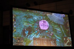 画像ギャラリー No.020のサムネイル画像 / ［超会議3］会場貸し切りか，出演ギャラなしかのリスクマッチ。数多の激戦が繰り広げられた「e-sports3番勝負 GODSGARDEN vs e-sports SQUARE」レポート
