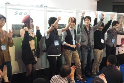 画像ギャラリー No.023のサムネイル画像 / ［超会議3］会場貸し切りか，出演ギャラなしかのリスクマッチ。数多の激戦が繰り広げられた「e-sports3番勝負 GODSGARDEN vs e-sports SQUARE」レポート
