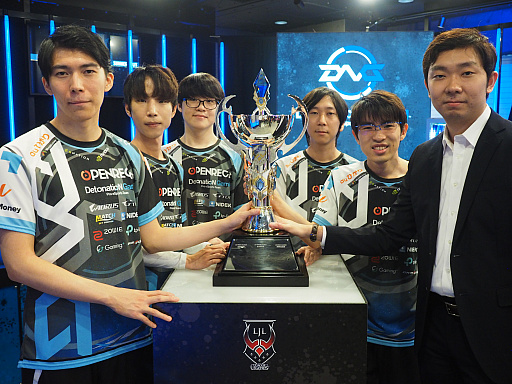 画像ギャラリー No.017のサムネイル画像 / 「リーグ・オブ・レジェンド」の国内リーグ「LJL 2018 Summer」決勝戦レポート。DetonatioN FocusMeが2年5ヶ月ぶりの悲願の優勝を果たす