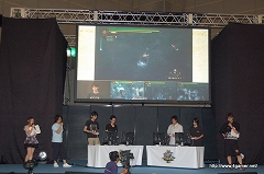 画像ギャラリー No.015のサムネイル画像 / 「モンスターハンターフェスタ’09」大阪大会レポートその1:狩王決定戦決勝戦の模様をお届け。1位のタイムはなんと3分切り