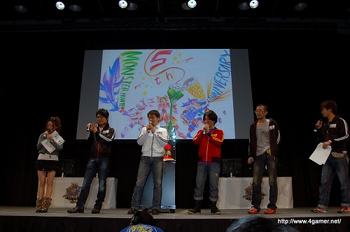 画像ギャラリー No.028のサムネイル画像 / 「モンスターハンターフェスタ’09」グランドフィナーレを飾った“狩王決定戦”決勝大会のレポートをお届け