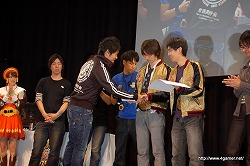 画像ギャラリー No.078のサムネイル画像 / 「モンスターハンターフェスタ’09」グランドフィナーレを飾った“狩王決定戦”決勝大会のレポートをお届け