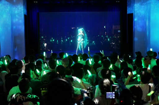 画像ギャラリー No.023のサムネイル画像 / 「初音ミク×セガ」プロジェクト5周年を記念した開発陣によるトークショーの模様をレポート。初の海外向け新作「初音ミク Project mirai Remix」も発表に