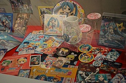 画像ギャラリー No.031のサムネイル画像 / 「初音ミク×セガ」プロジェクト5周年を記念した開発陣によるトークショーの模様をレポート。初の海外向け新作「初音ミク Project mirai Remix」も発表に