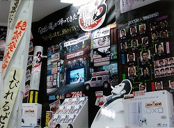 画像ギャラリー No.004のサムネイル画像 / 「龍が如く」ディスプレイコンテスト表彰店舗発表。サイン&握手会も