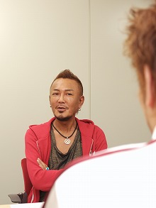 画像ギャラリー No.029のサムネイル画像 / 「龍が如く」の名越稔洋総合監督に，仕事術や次回作のことを聞いた――男色ディーノが。