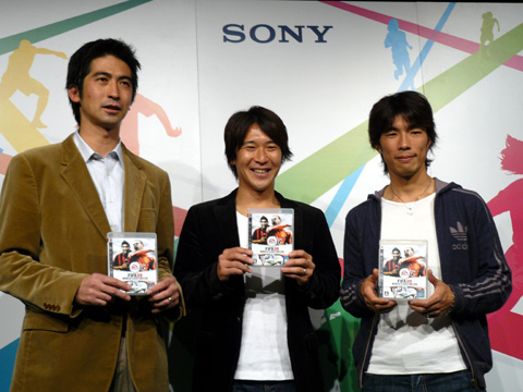 画像ギャラリー No.009のサムネイル画像 / 元Jリーガーが監督として参戦。EA,「FIFA 09 ワールドクラスサッカー」の10人対10人対戦イベントを開催