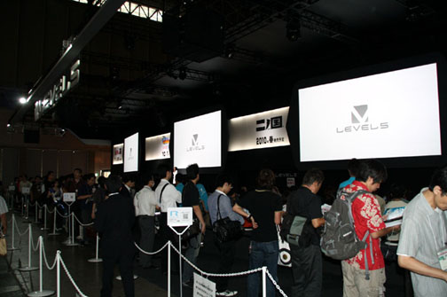 画像ギャラリー No.002のサムネイル画像 / ［TGS 2009］ブースレポート：レベルファイブ編――「ニンテンドーDSi」250台設置の試遊スペースは圧巻