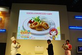 画像ギャラリー No.010のサムネイル画像 / TGS会場の「クッキングママ2」イベントに南海キャンディーズの山ちゃんが出演