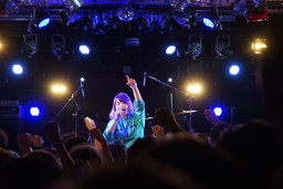 画像ギャラリー No.010のサムネイル画像 / 「超兄貴」25周年を祝したライブ「超兄貴祭」をレポート。マッチョマンが猛り,うみにんが踊り,皆でフロントダブルバイセップスした