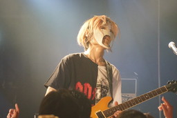 画像ギャラリー No.037のサムネイル画像 / 「超兄貴」25周年を祝したライブ「超兄貴祭」をレポート。マッチョマンが猛り,うみにんが踊り,皆でフロントダブルバイセップスした